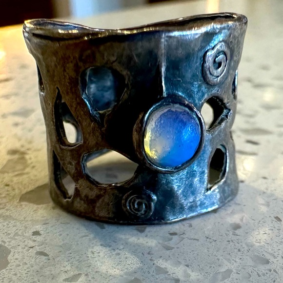 Hammered silver with blue opalescent stone - Picture 2 of 3